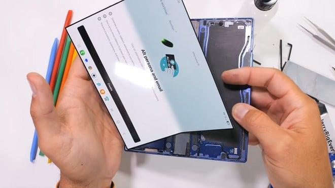Galaxy Z Fold7 teardown: JerryRig riesce nell’impresa impossibile