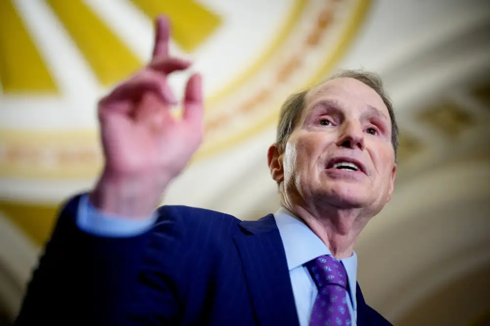 Wyden: AT&T, T-Mobile, and Verizon weren’t notifying senators of surveillance requests