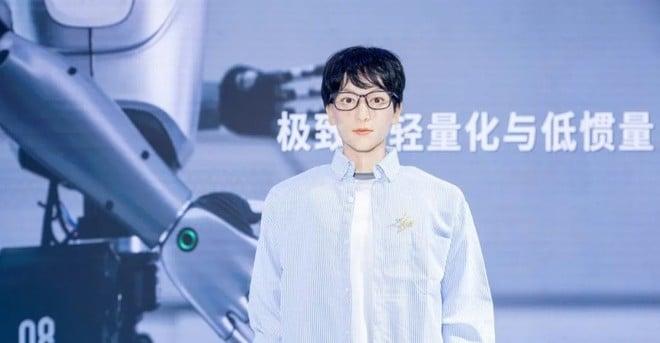 Il primo dottorando robot al mondo studierà teatro: ecco Xueba 01