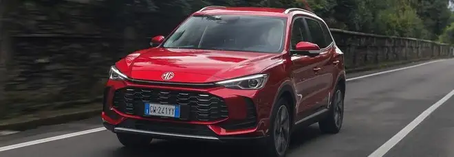 Mercato auto Europa, a maggio la Cina vola e raddoppia. Renault Clio l'auto più venduta