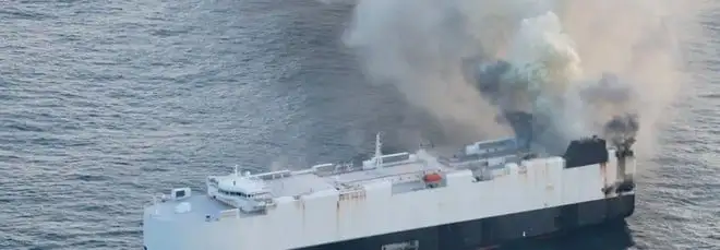 Navo cargo in fiamme: la Morning Midas trasportava oltre 3 mila auto