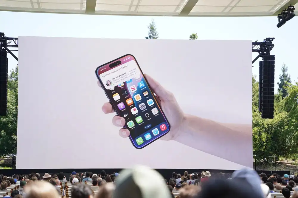 Apple punts on Siri updates as it struggles to keep up in the AI race