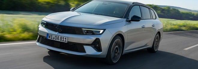 Opel Astra Sports Tourer Hybrid, 1.200 km con un pieno di benzina