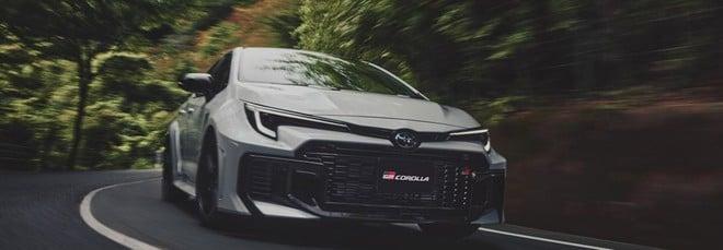 Toyota GR Corolla è ancora più divertente da guidare: la sportiva si aggiorna e debutta in Giappone