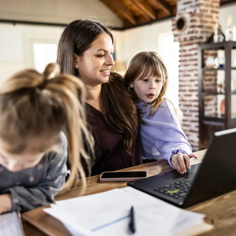 Un aiuto per le mamme lavoratrici: arriva il bonus da 480 euro