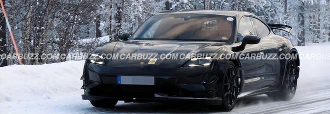 Porsche Taycan, sta arrivando una versione ancora più estrema: ecco cosa sappiamo