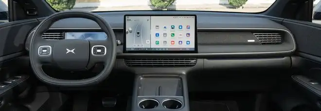 Xpeng G6, interni e bagagliaio del nuovo SUV elettrico