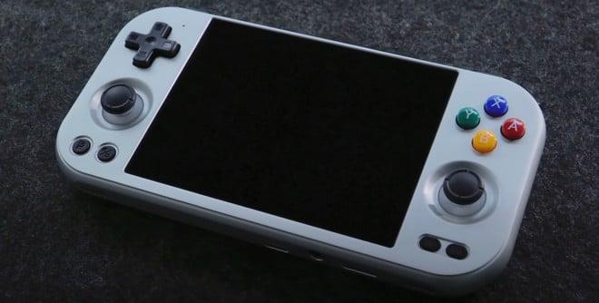 Anbernic RG477M riporta il metallo sugli handheld dell'azienda
