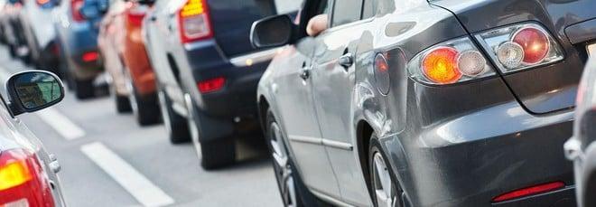 I privati con partita IVA acquistano meno auto, ma sempre più ibride ed elettriche