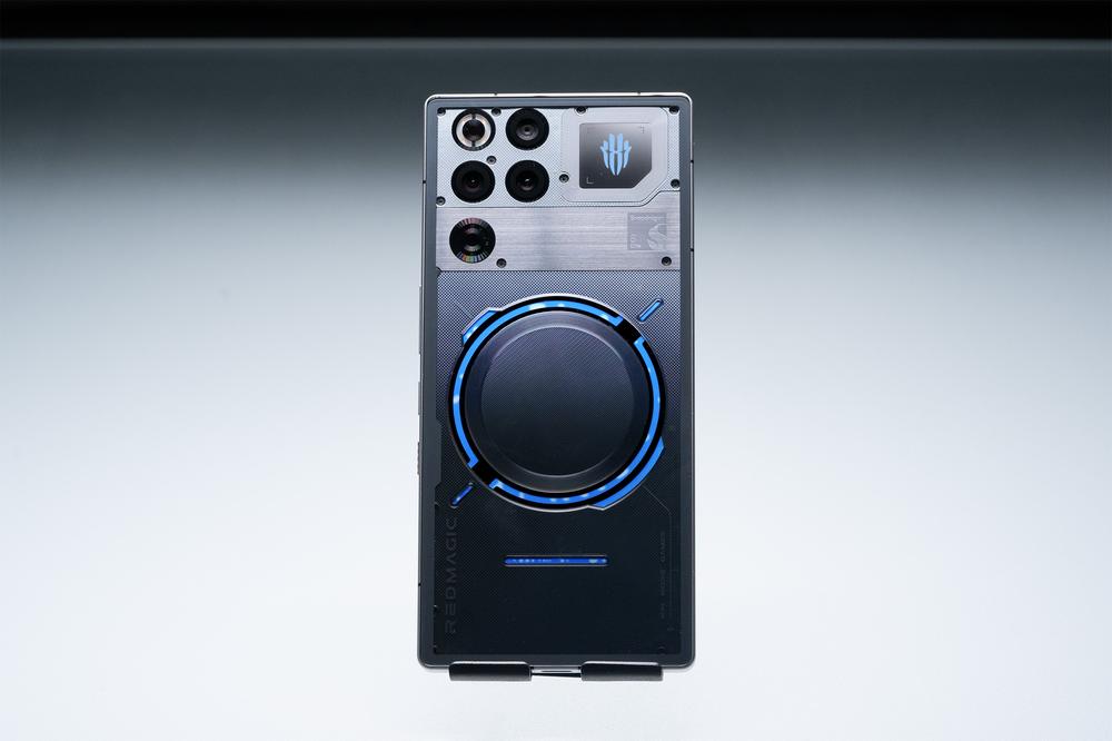 Redmagic 11 Pro is the first phone with liquid cooling