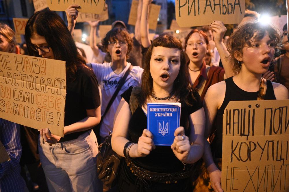 'Veto the law!' — Protests held across Ukraine after parliament passes bill weakening anti-corruption institutions