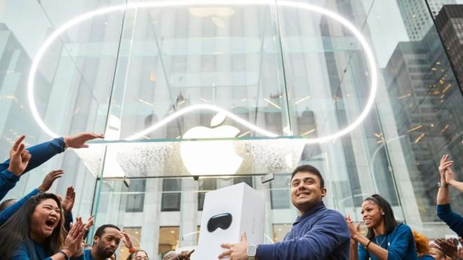 Apple Vision Pro 2, cosa sappiamo: nuovo chip, tanta AI e il nodo del peso