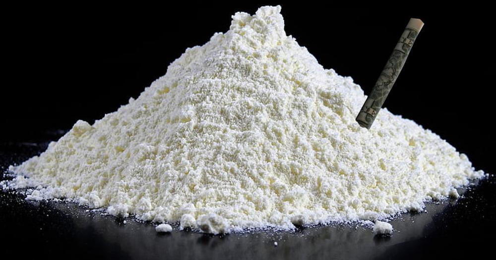 Milano, distribuite banconote arrotolate pulite per i cocainomani