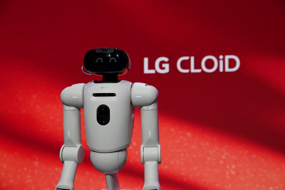 LG’s CLOiD robot can load the washer for you, slowly