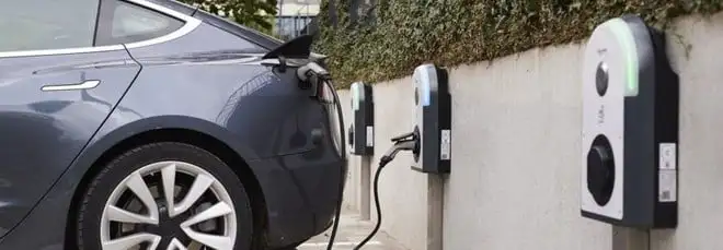 Auto elettriche, quanta energia si perde durante la ricarica?