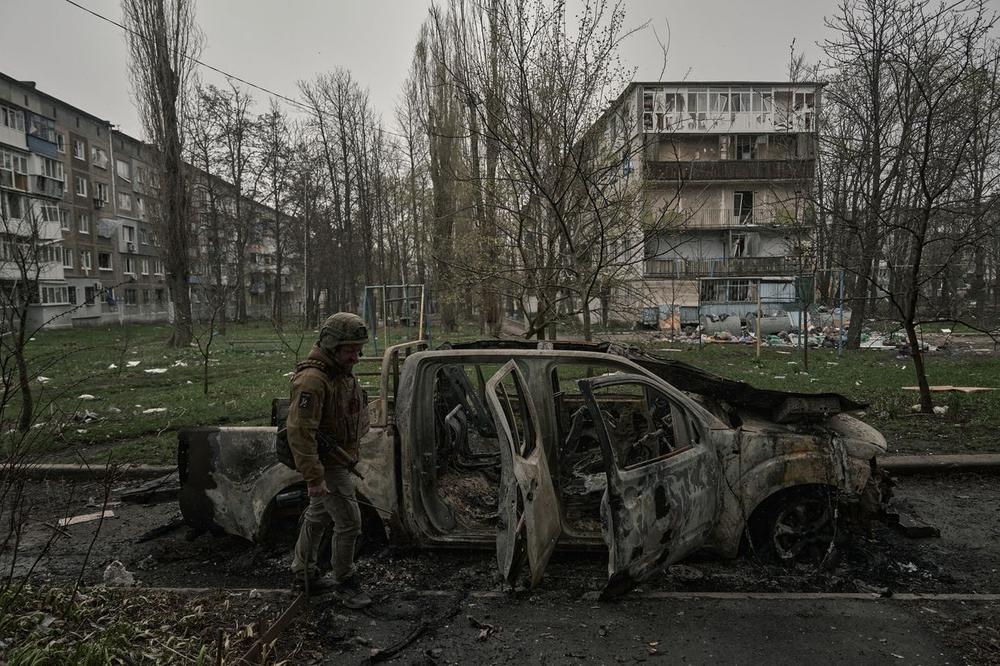 Under heavy fog, Russia presses into Pokrovsk — Ukraine says 300 troops enter city