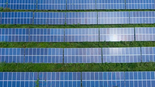 Pannelli solari esausti convertono CO2 in chimica utile