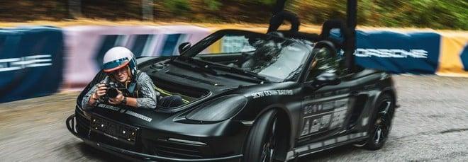 La curiosa Porsche Boxster per i fotografi: così è nata l’auto per riprendere le supercar