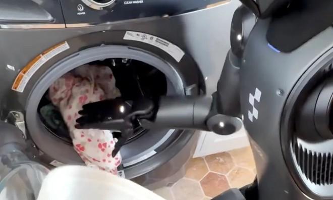 Figure 02, ecco il robot umanoide che fa il bucato al posto nostro