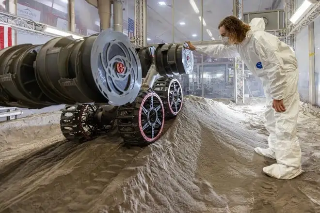 Robot RASSOR in test alla NASA: potrà scavare e rimodellare il terreno lunare