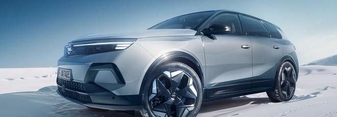 Opel Grandland AWD, elettrica e a trazione integrale: 325 CV e 501 km di autonomia