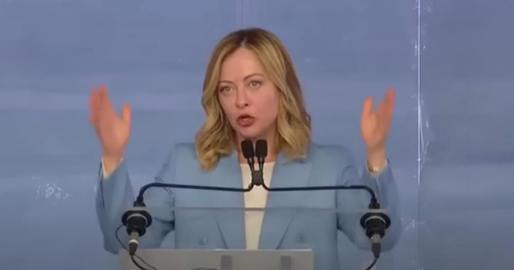 Fuga dalle domande, anche la madre di Meloni è disperata: “Sono 500 giorni che non mi dice cosa vuole a cena”