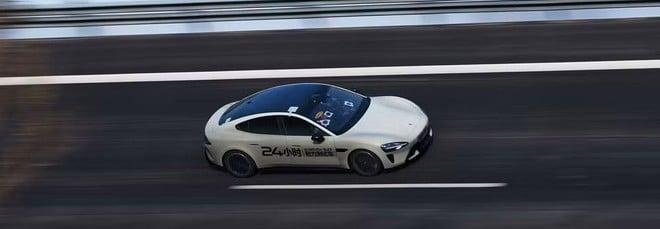 Xiaomi SU7, ancora un nuovo record: percorsi 4.264 km in 24 ore. Battuta la Xpeng P7