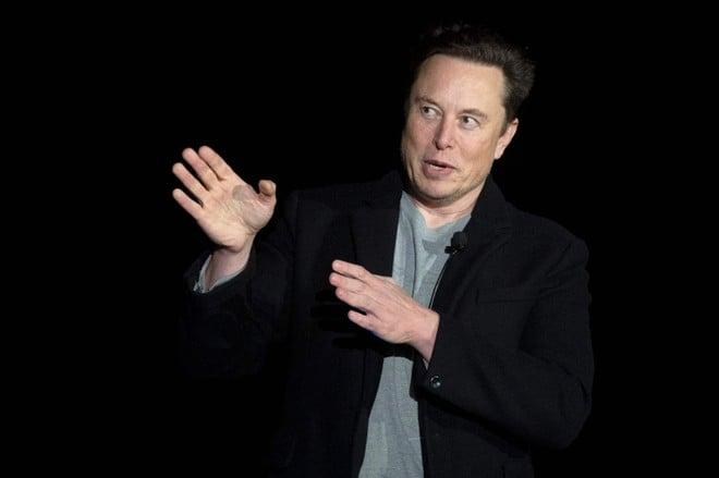 Musk accusa Apple: “Favorisce ChatGPT, Grok boicottato”