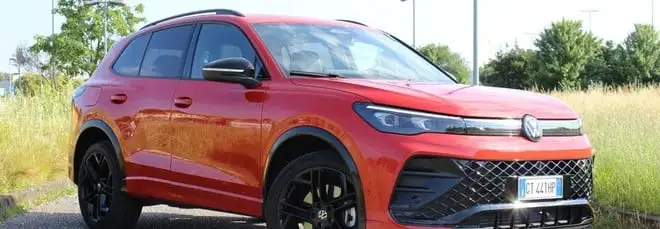 Volkswagen Tiguan: il SUV di Wolfsburg alza l'asticella. Al primo posto il comfort | Video