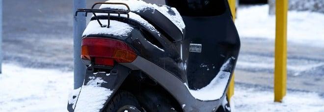 Come proteggere moto e scooter da pioggia, neve, polvere e graffi