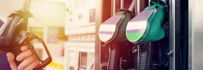 Guerra Israele - Iran, i carburanti tornano a salire: benzina sopra 1,7 euro
