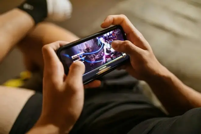 Anche OnePlus vuole il suo gaming phone, con grilletti e batteria da urlo