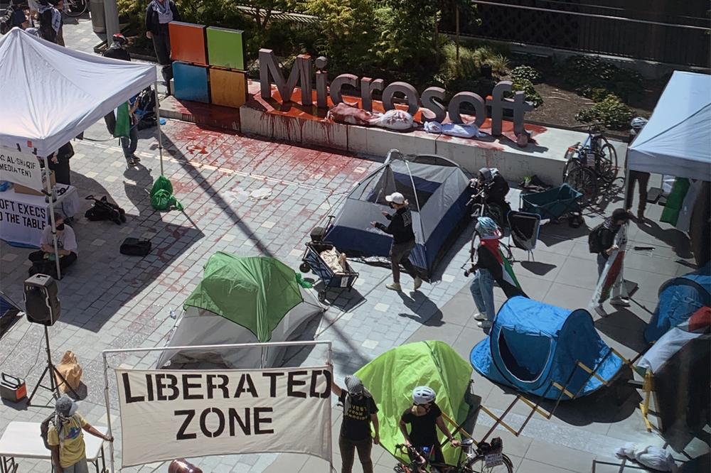 Microsoft employee arrested at headquarters while protesting Israel contracts