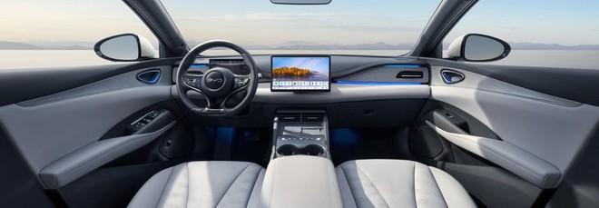 BYD Seal 6 DM-i, interni e bagagliaio della nuova Super Hybrid