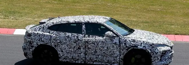 Lamborghini Urus SE Performante 2026: le nuove foto spia dal Nürburgring