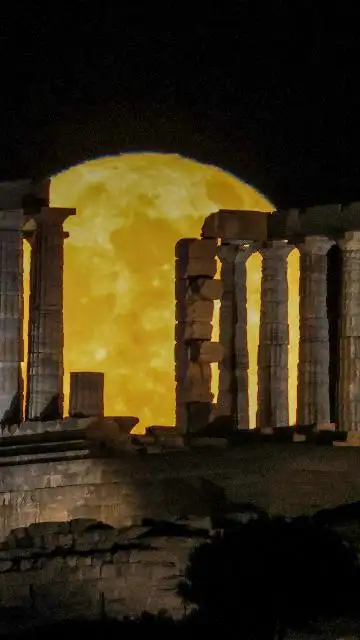 Lo spettacolo della luna piena 