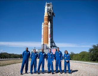 Artemis II è sulla piattaforma di lancio. L'appuntamento con la Luna è a febbraio