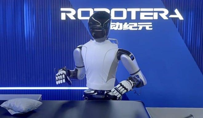 Robotera L7, il robot umanoide che corre come un uomo