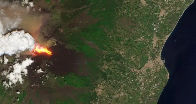 Eruzione Etna: ecco la nube di cenere vista dallo spazio con i satelliti ESA