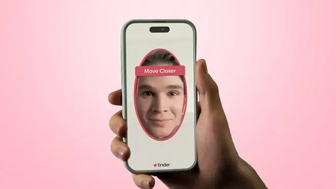 Tinder introduce il riconoscimento facciale obbligatorio in USA: addio ai profili falsi