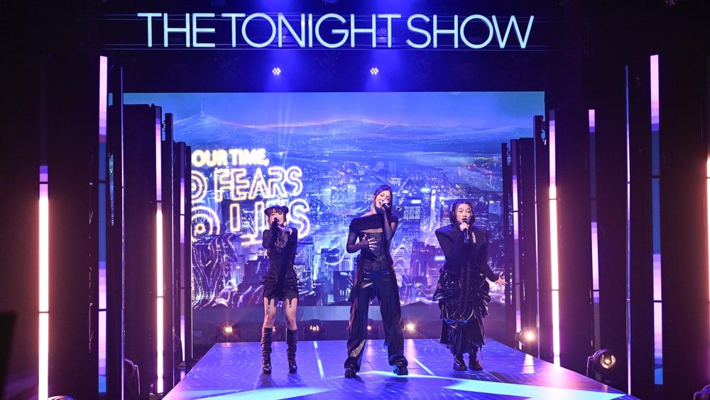 EJAE, Audrey Nuna, and Rei Ami of KPop Demon Hunters Bring Down the House With 'Golden' on The Tonight Show