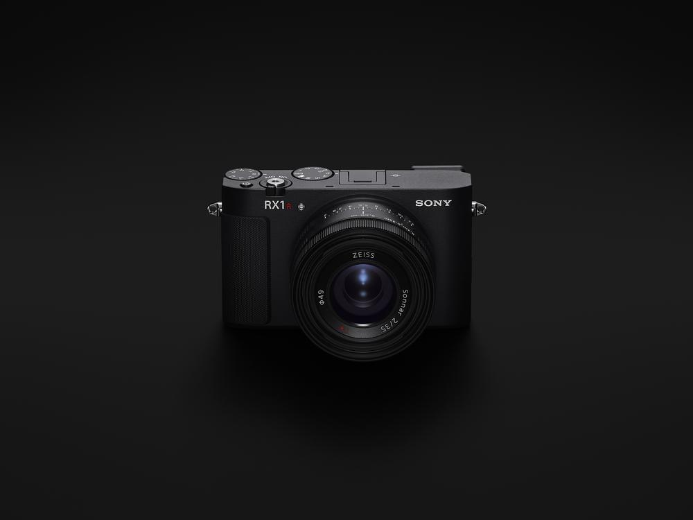 Sony is still stubborn about the size of its cameras