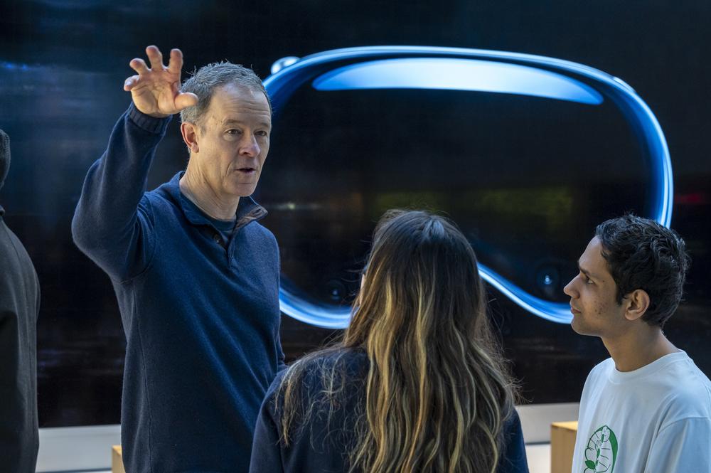 One of Tim Cook’s possible successors is leaving Apple