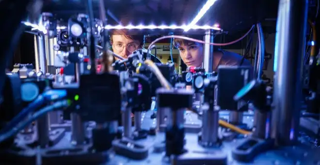 Misurare l’accelerazione in 3D: il nuovo interferometro quantistico USA
