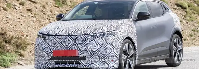Renault Megane E-Tech, è tempo di restyling. Tante novità in arrivo