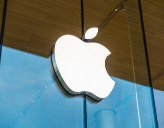 Le vendite di iPhone sono andate molto bene. Cook: 