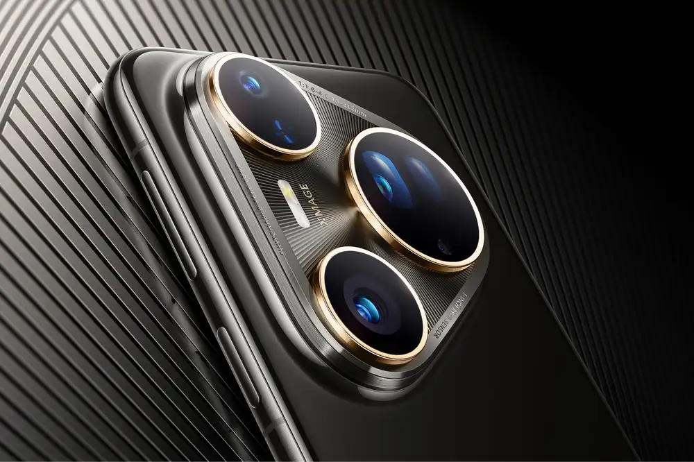 Huawei’s latest phone fits two telephoto lenses into one camera
