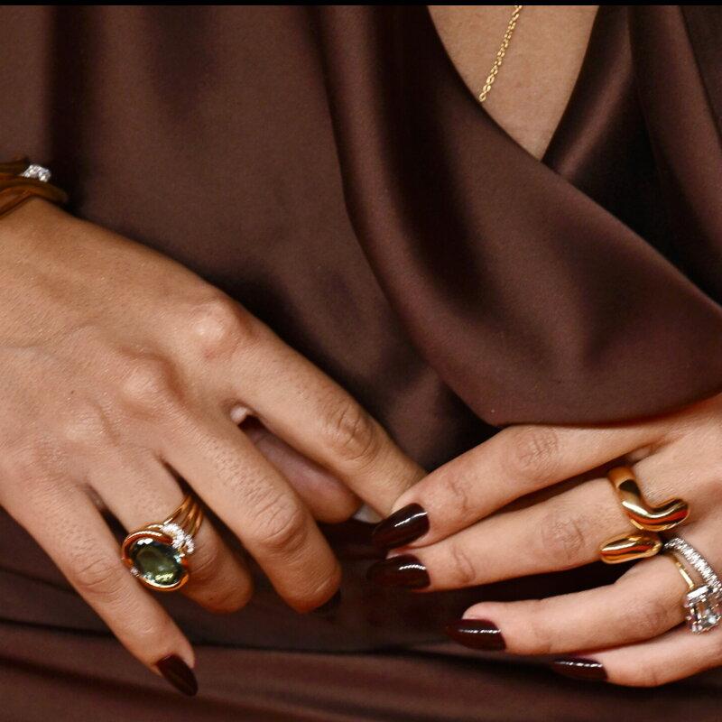 Il ritorno della velvet manicure con gli smalti magnetici (sì, anche in estate)