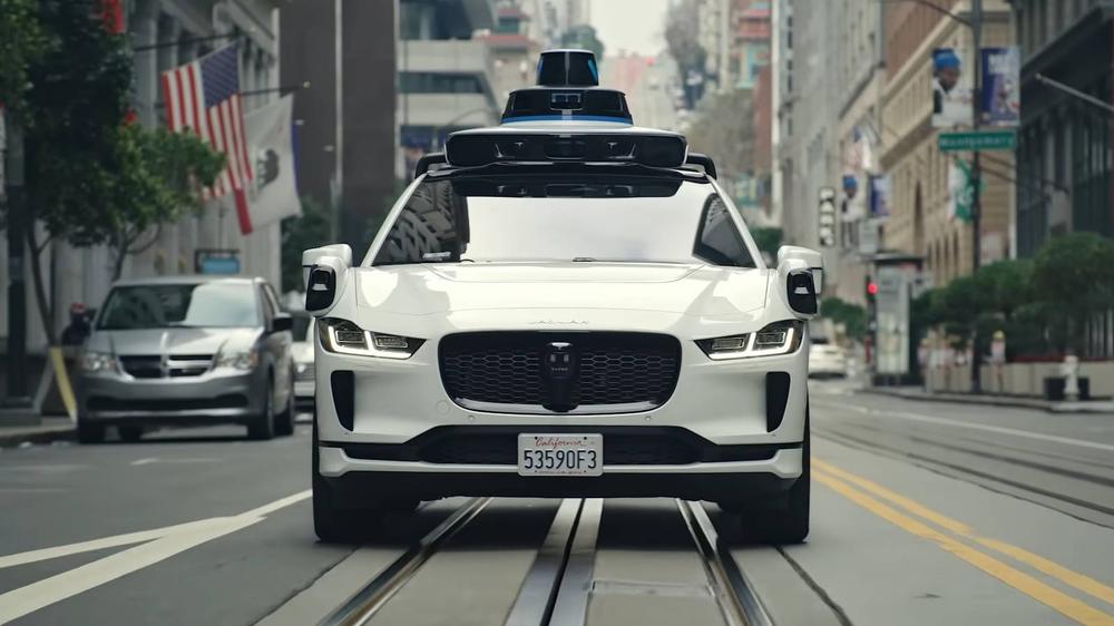 Self-driving Waymo stops in the middle of traffic in viral video