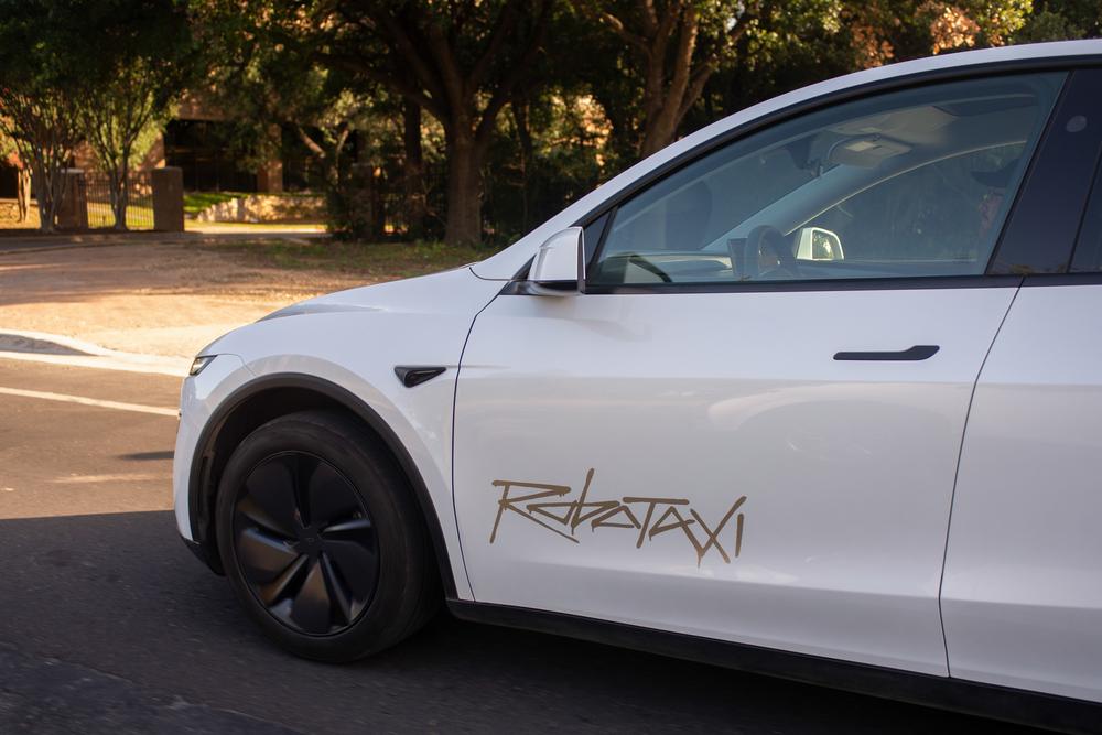 Tesla’s ‘robotaxi’ rides in San Francisco have a human at the wheel
